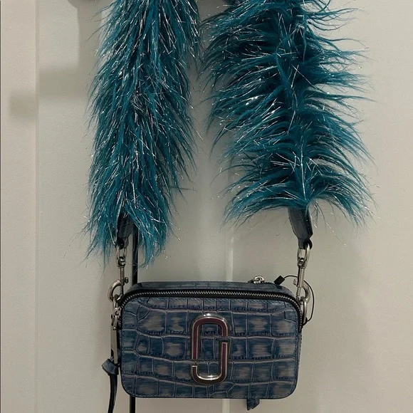 Marc Jacobs (NWT) Snapshot Camera Bag in Blue Croc-Embossed Leather & Faux-Fur - Picture 3 of 17